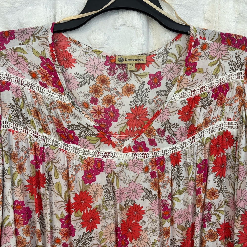 Democracy Floral Blouse - Red and White - Picture 3 of 9